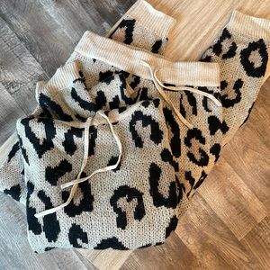 Vici leopard lounge set